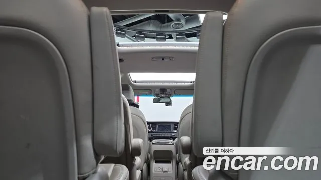 Kia Carnival 2016 thumb 6