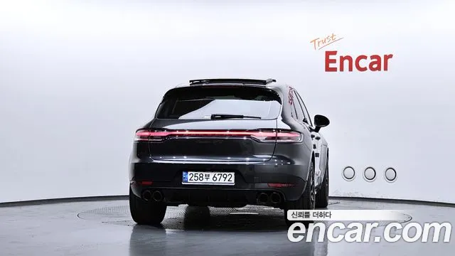 Porsche Macan 2021 thumb 4