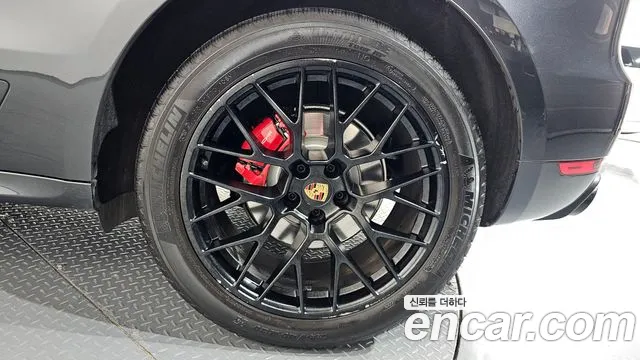 Porsche Macan 2021 thumb 5