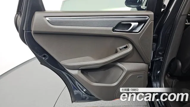 Porsche Macan 2021 thumb 6