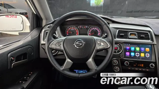 KGM Korando 2015 thumb 8