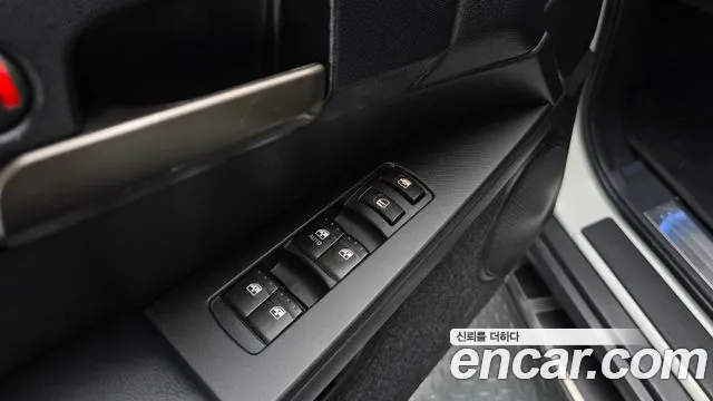 KGM Korando 2015 thumb 11