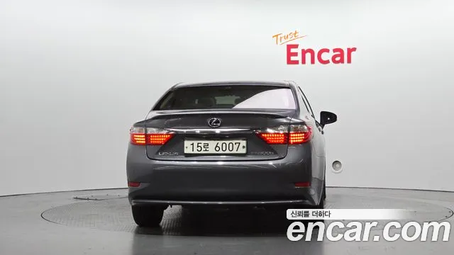 Lexus ES 300h 2013 thumb 4