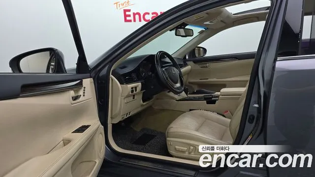 Lexus ES 300h 2013 thumb 10