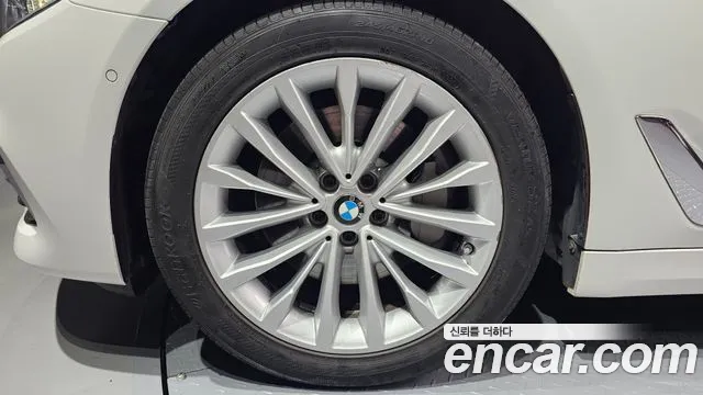 BMW 5 серии 2019 thumb 11