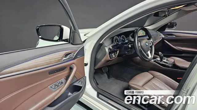 BMW 5 серии 2019 thumb 5