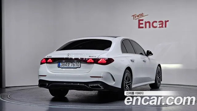 Mercedes-Benz E-Class 2024 thumb 9