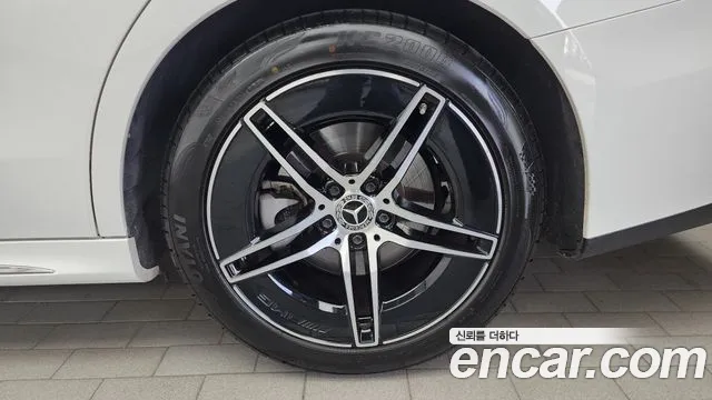 Mercedes-Benz E-Class 2024 thumb 8