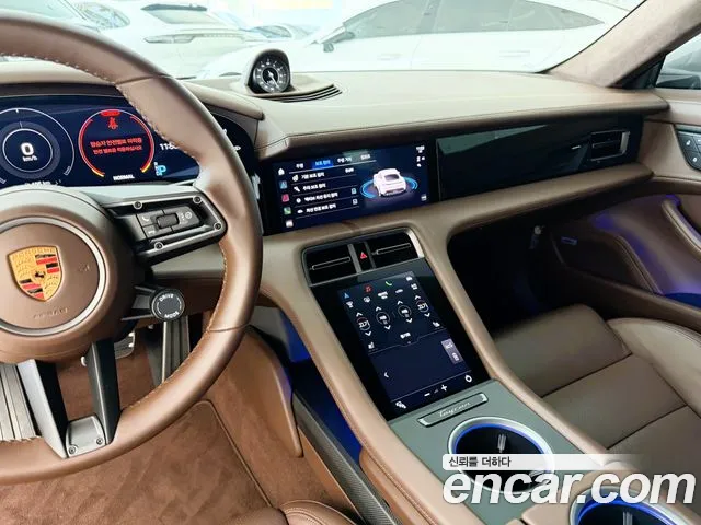 Porsche Taycan 2022 thumb 12