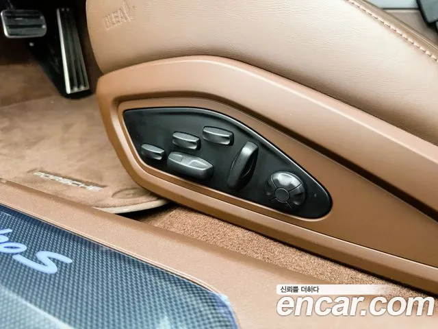 Porsche Taycan 2022 thumb 4