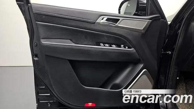 KGM Rexton 2019 thumb 12