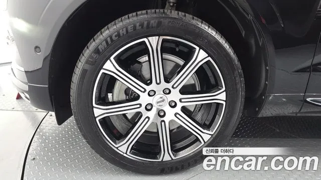 Volvo XC60 2019 thumb 11