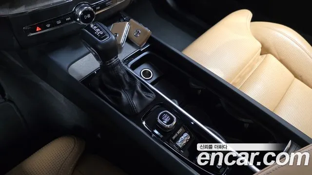 Volvo XC60 2019 thumb 9
