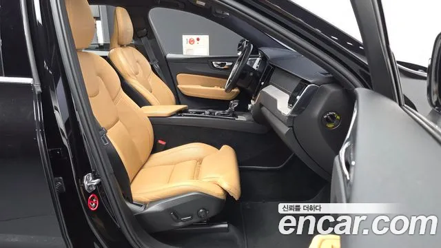 Volvo XC60 2019 thumb 5