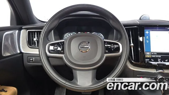 Volvo XC60 2019 thumb 7
