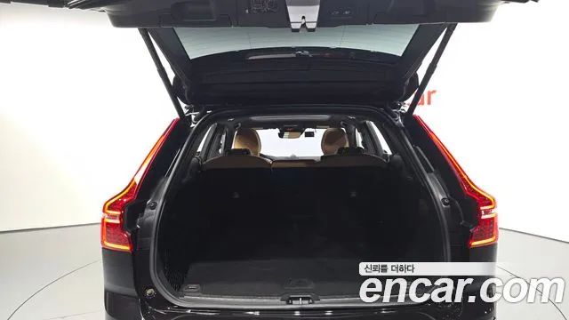 Volvo XC60 2019 thumb 6