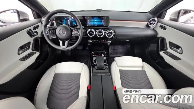 Mercedes-Benz A-Class 2019 thumb 8