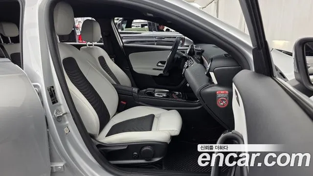 Mercedes-Benz A-Class 2019 thumb 4