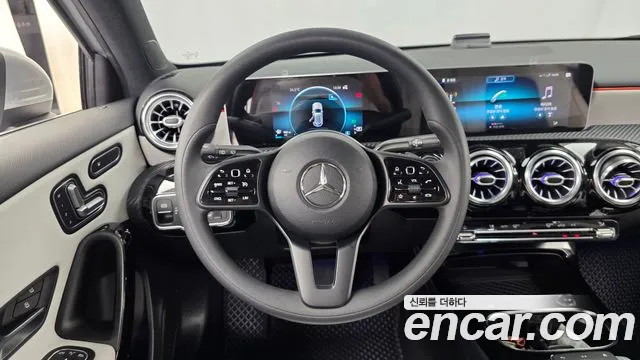 Mercedes-Benz A-Class 2019 thumb 9