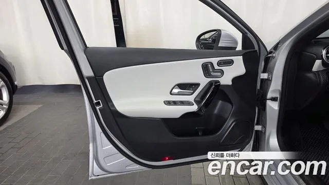 Mercedes-Benz A-Class 2019 thumb 3