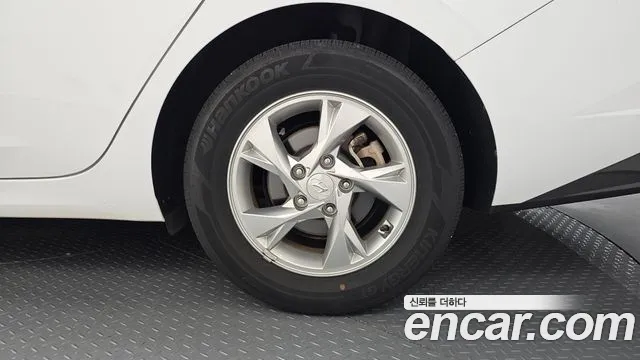 Hyundai Elantra 2022 thumb 9