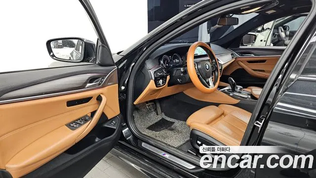 BMW 5 серии 2017 thumb 12