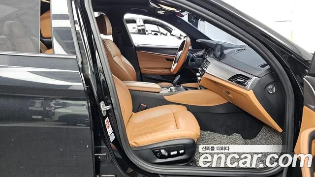 BMW 5 серии 2017 thumb 5