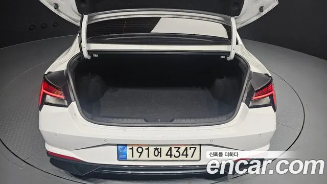 Hyundai Elantra 2023 thumb 4