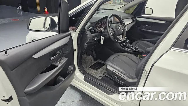 BMW 2 серии Active Tourer 2015 thumb 3