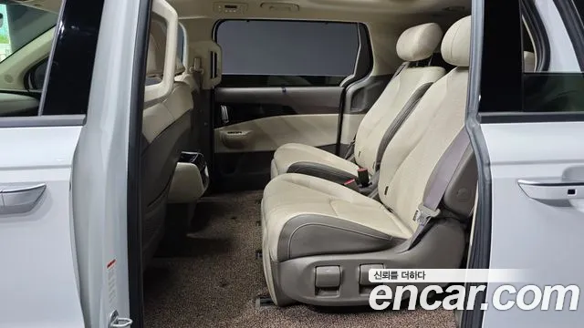 Kia Carnival 2024 thumb 11