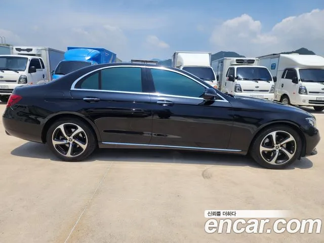 Mercedes-Benz E-Class 2019 thumb 6