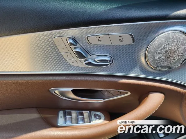 Mercedes-Benz E-Class 2019 thumb 2