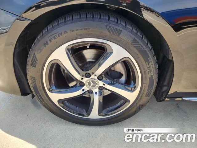 Mercedes-Benz E-Class 2019 thumb 10