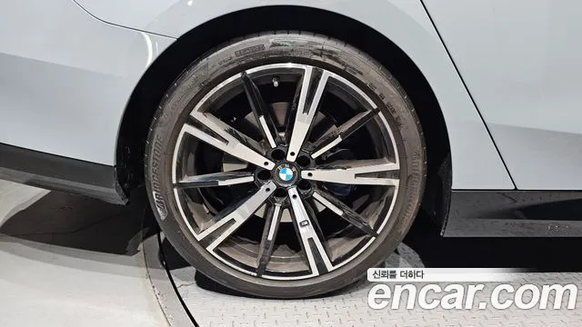 BMW 5 серии 2024 thumb 2
