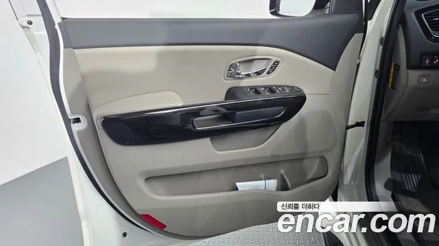 Kia Carnival 2019 thumb 12