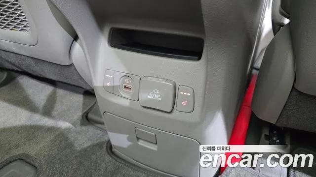 Kia Carnival 2019 thumb 11