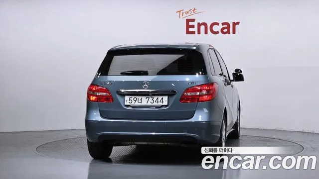 Mercedes-Benz B-Class 2013 thumb 8