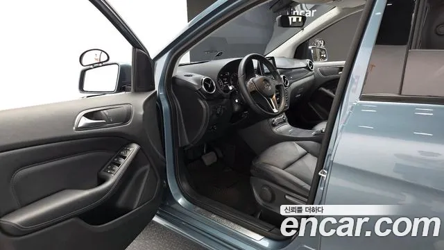 Mercedes-Benz B-Class 2013 thumb 2