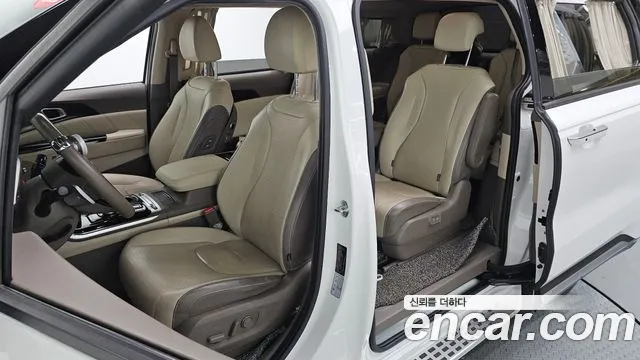 Kia Carnival 2021 thumb 2