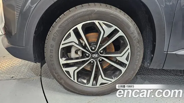 Hyundai Santa Fe 2018 thumb 4