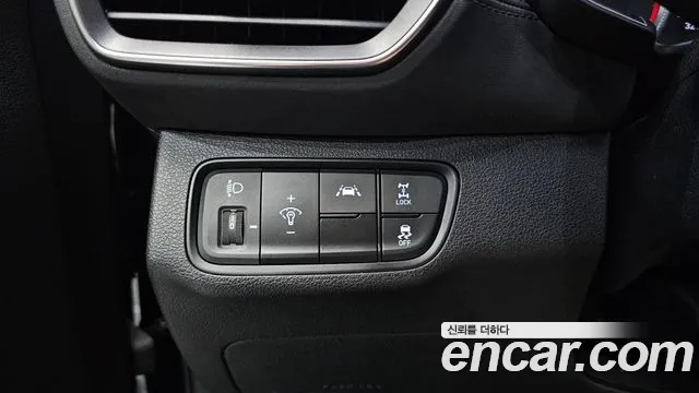 Hyundai Santa Fe 2018 thumb 3