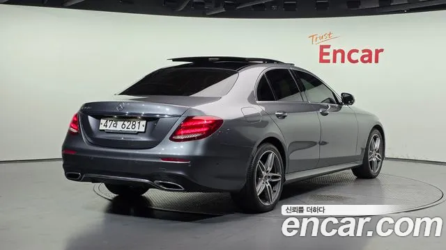 Mercedes-Benz E-Class 2017 thumb 12