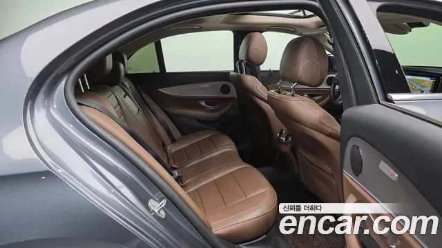 Mercedes-Benz E-Class 2017 thumb 4