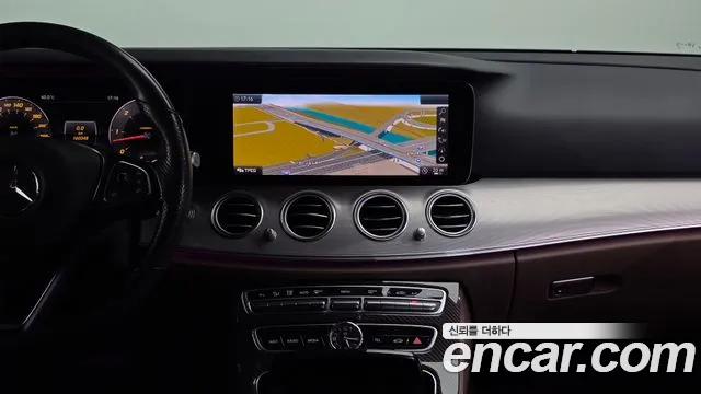 Mercedes-Benz E-Class 2017 thumb 9
