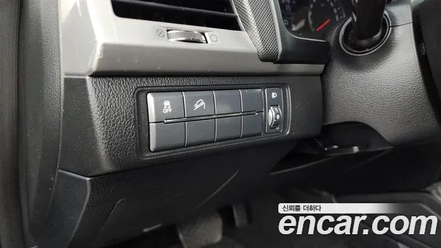 KGM Rexton 2018 thumb 6