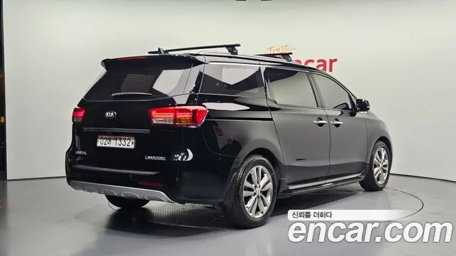 Kia Carnival 2017 thumb 3