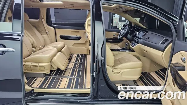 Kia Carnival 2017 thumb 9