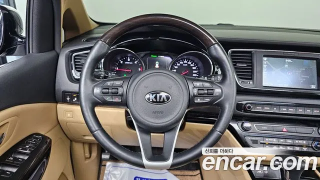 Kia Carnival 2017 thumb 4