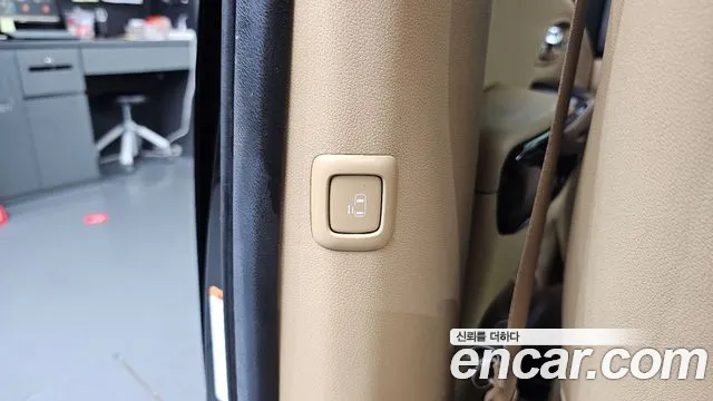 Kia Carnival 2017 thumb 5