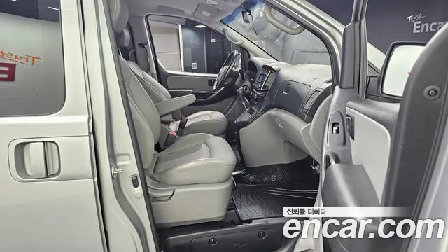 Hyundai Staria 2019 thumb 10